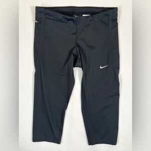 NIKE Women’s Sportswear City Ready Dri-Fit Black Tech Capri Leggings Size Medium